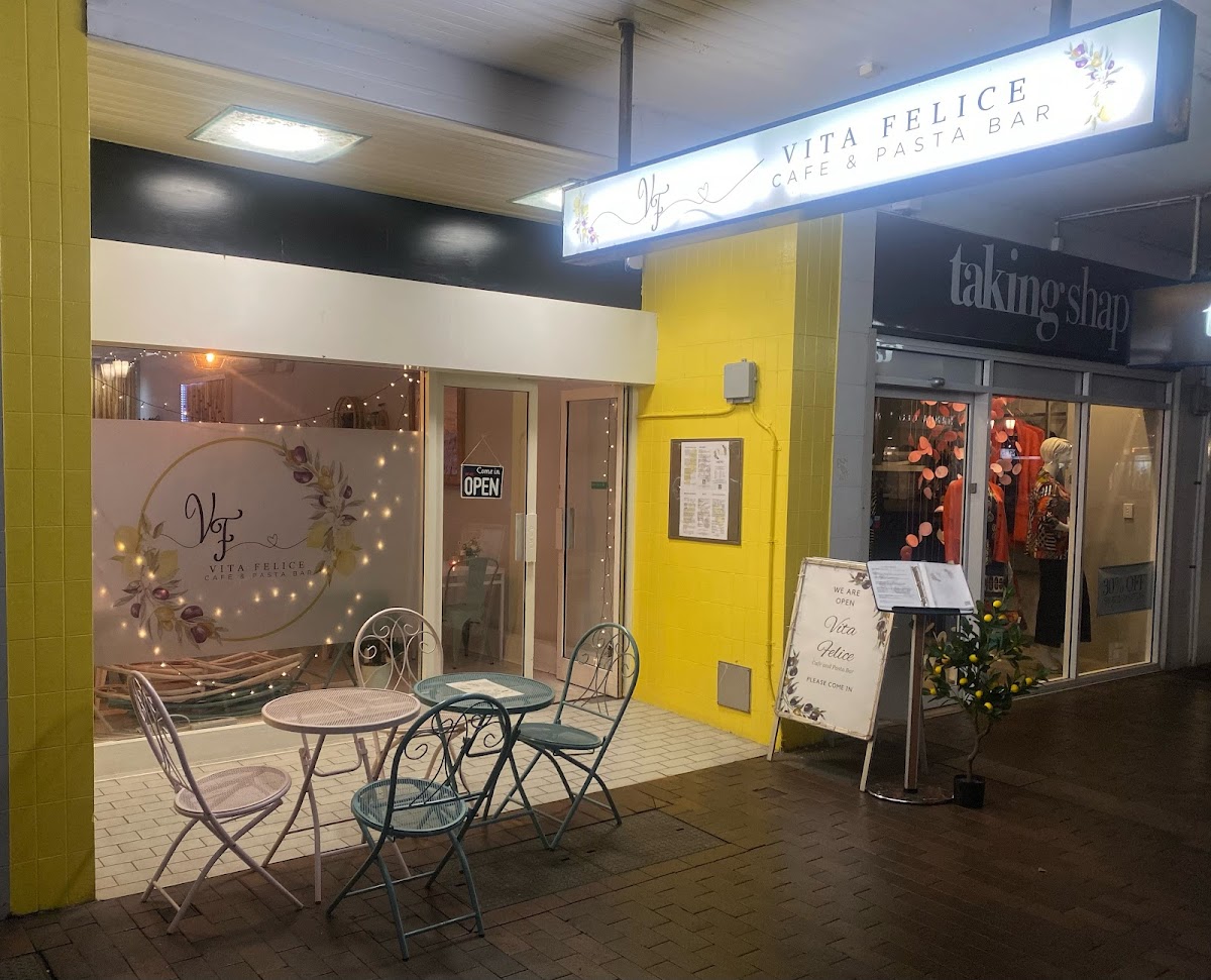 Riverside dining precinct