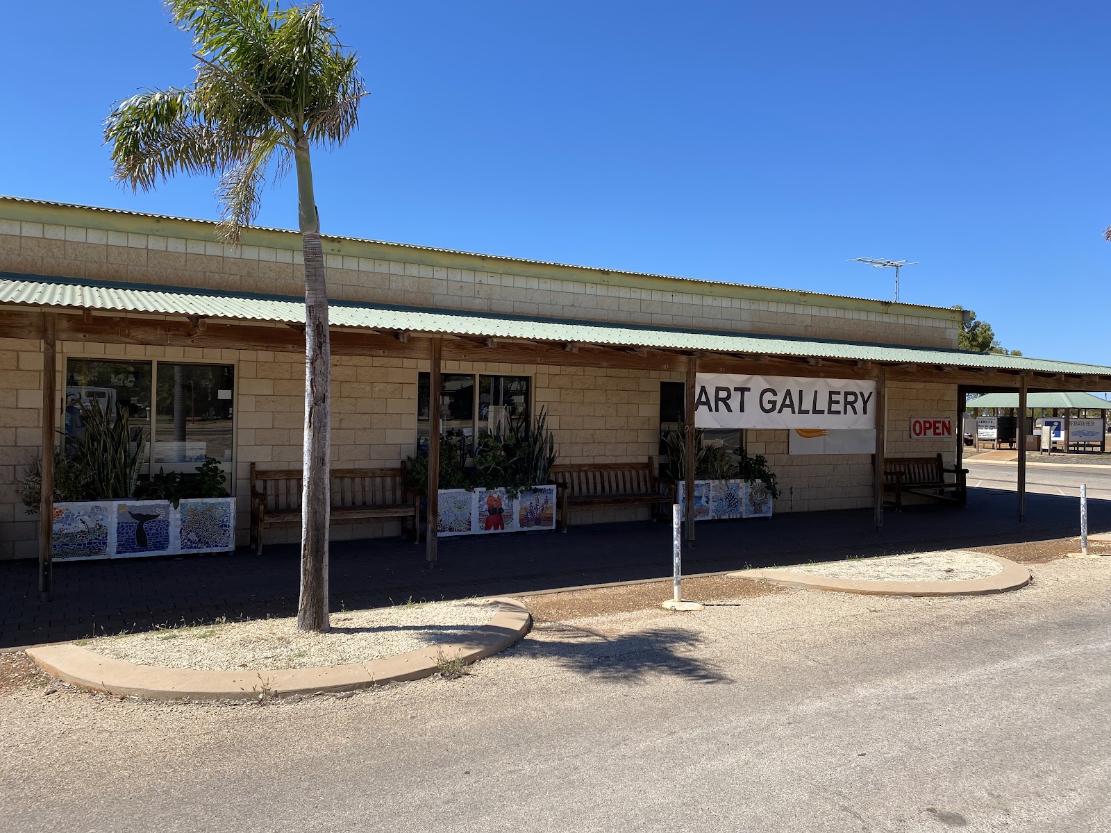 Pearl and art galleries (Exmouth)